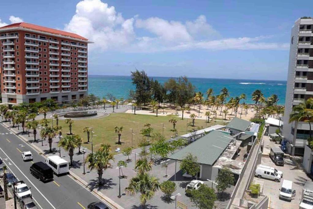 Alanis Condado / 1 Minute Walking San Juan